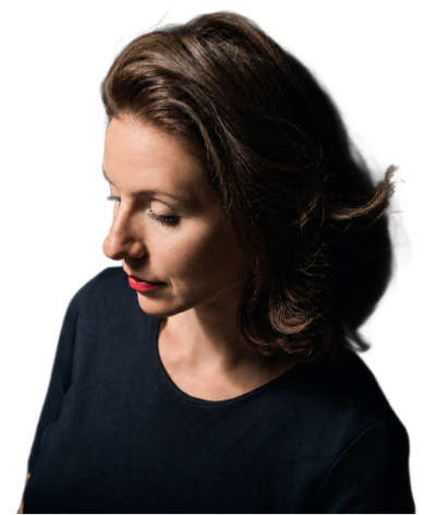 Dillmont Katalin portréja — lehunyt szemmel, oldalra hajtott fejjel